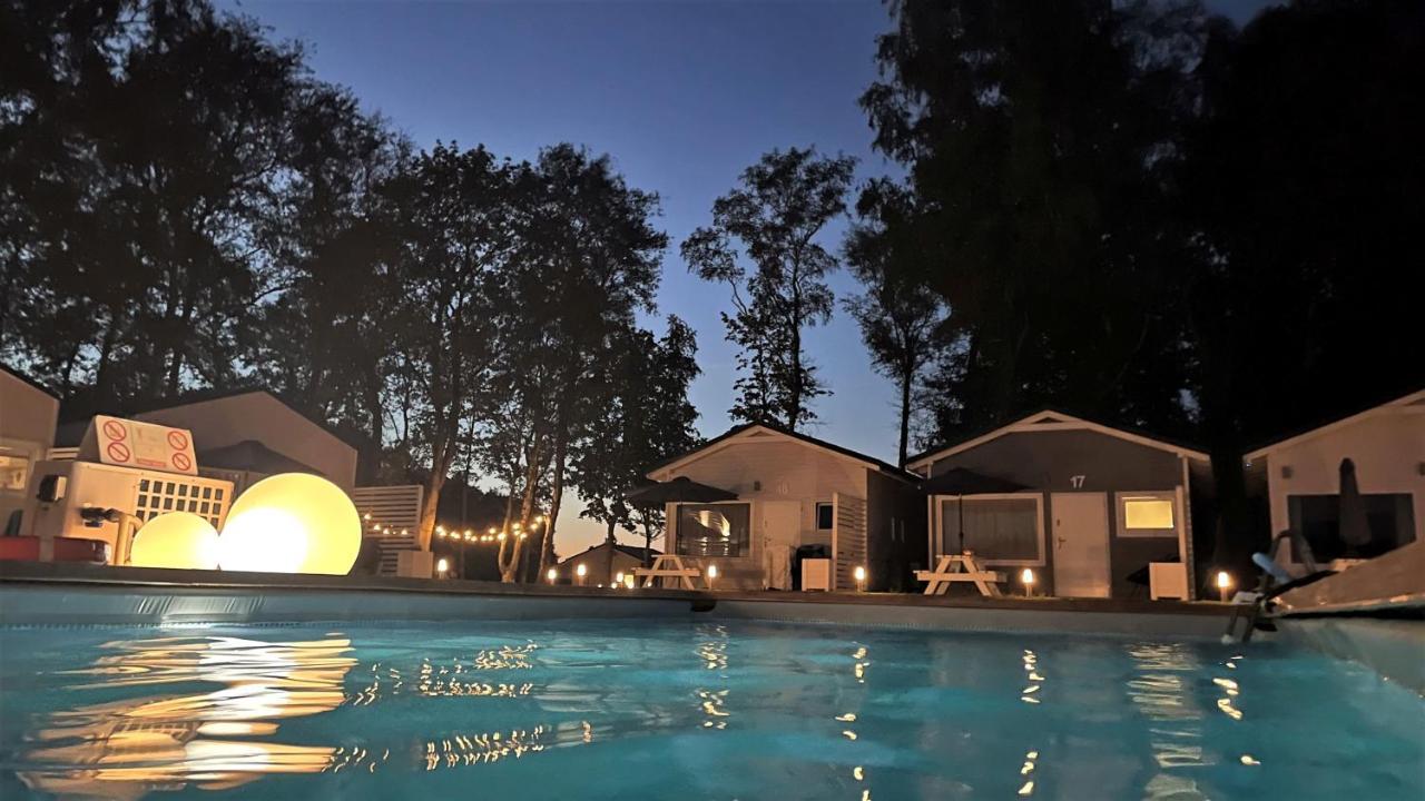 Lumi Resort Domki Letniskowe Z Podgrzewanym Basenem Rewal Εξωτερικό φωτογραφία