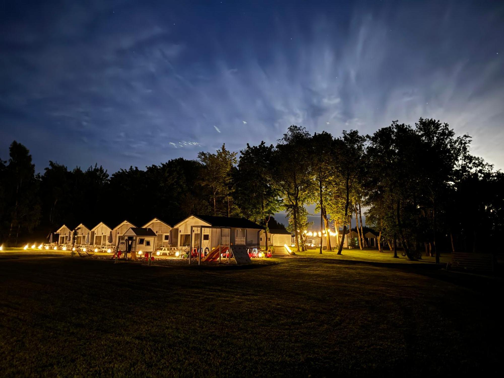 Lumi Resort Domki Letniskowe Z Podgrzewanym Basenem Rewal Εξωτερικό φωτογραφία